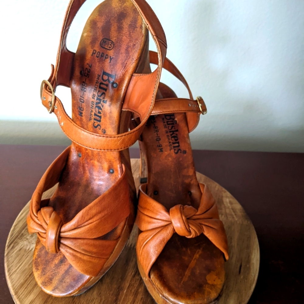 Vintage 1970s Buskens Rust Sandel with wooden Heel